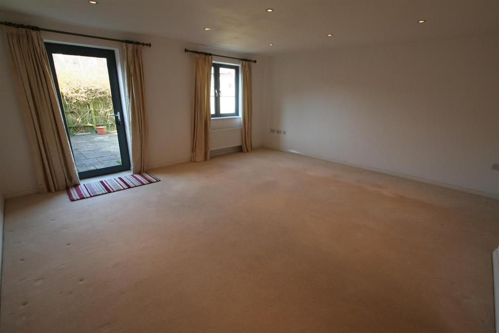 Bradleycourt,20newlounge.JPG