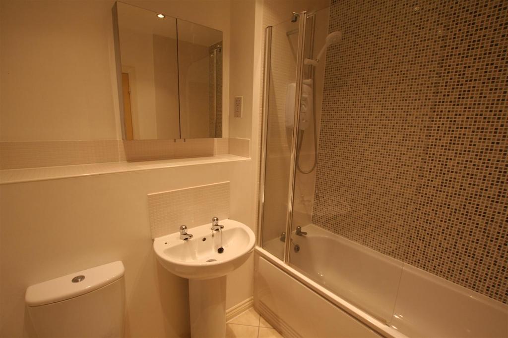 Bradleycourt,20newbathroom.JPG
