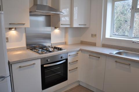 1 bedroom in a house share to rent, Moffat Court, Gap Road, Wimbledon, SW19