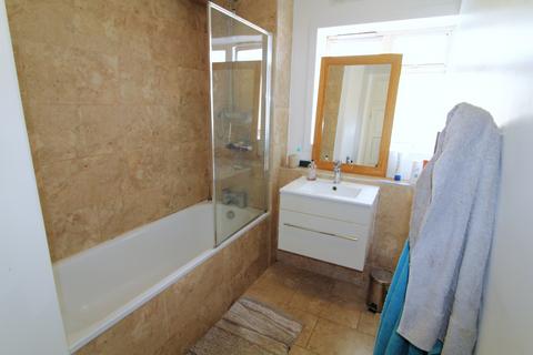 1 bedroom in a house share to rent, Moffat Court, Gap Road, Wimbledon, SW19