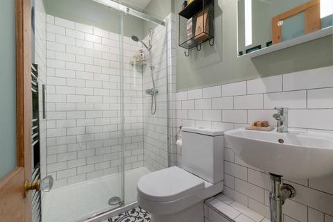 20/9 Caledonian Place, Edinburgh, EH11 2AP
