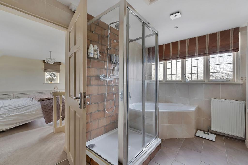 En-Suite Bathroom