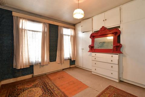 174 Brookscroft Road, London, E17 4JR