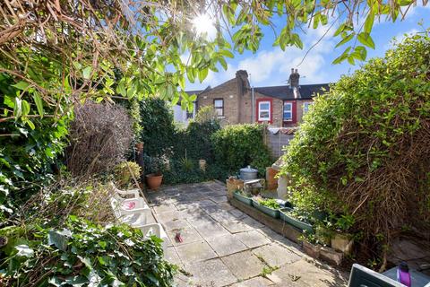 174 Brookscroft Road, London, E17 4JR