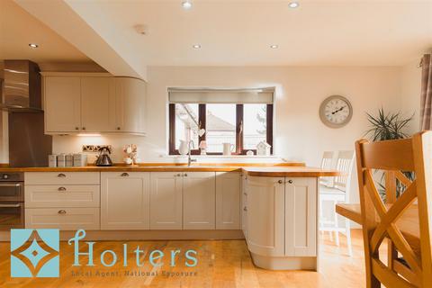 3 bedroom detached bungalow for sale, Cae Llewelyn, Cilmery, Builth Wells