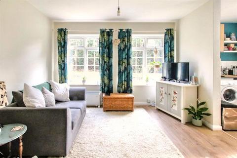 Flat 2, Elveden Court Epsom Road, Leatherhead, KT22 8TD