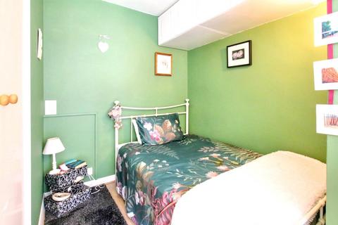 Flat 2, Elveden Court Epsom Road, Leatherhead, KT22 8TD