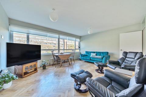 2 bedroom flat for sale, Fair Acres, Bromley