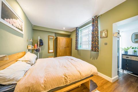 2 bedroom flat for sale, Malvern Road, Queens Park