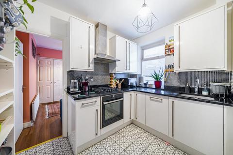 2 bedroom flat for sale, Malvern Road, Queens Park