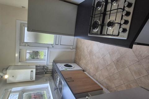 3 bedroom semi-detached house to rent, Maxwell Drive, Pollokshields