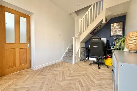 6 Green Road, Dodworth, Barnsley, S75 3RP