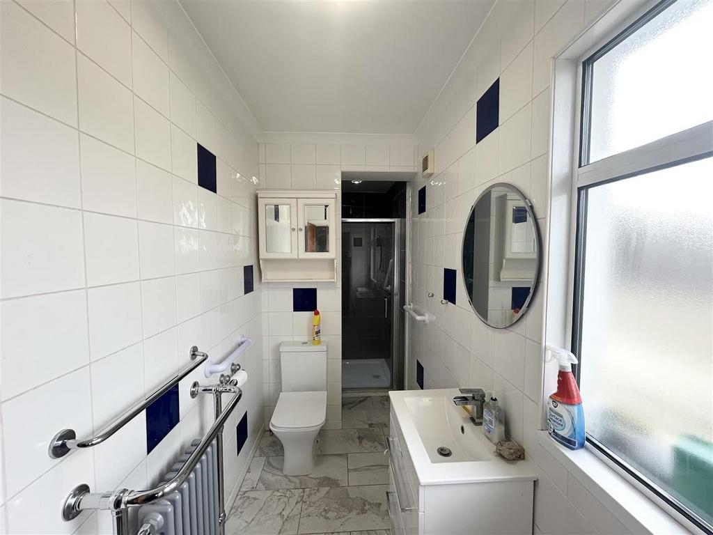 Shower Room: