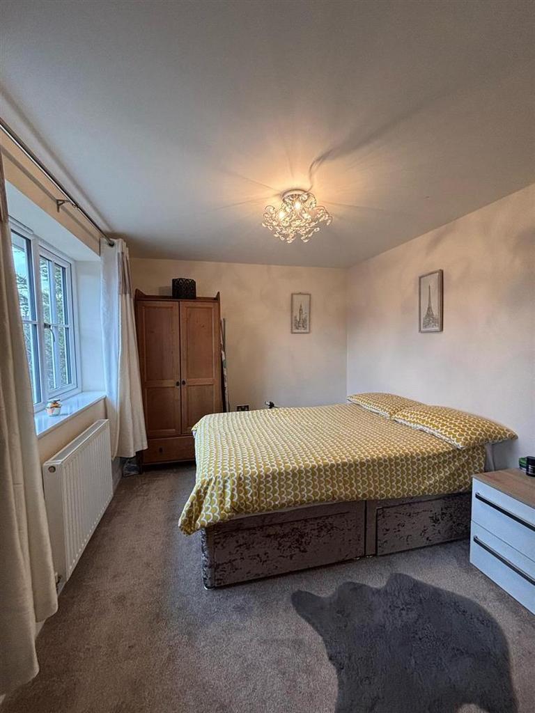 Bed 4.jpg