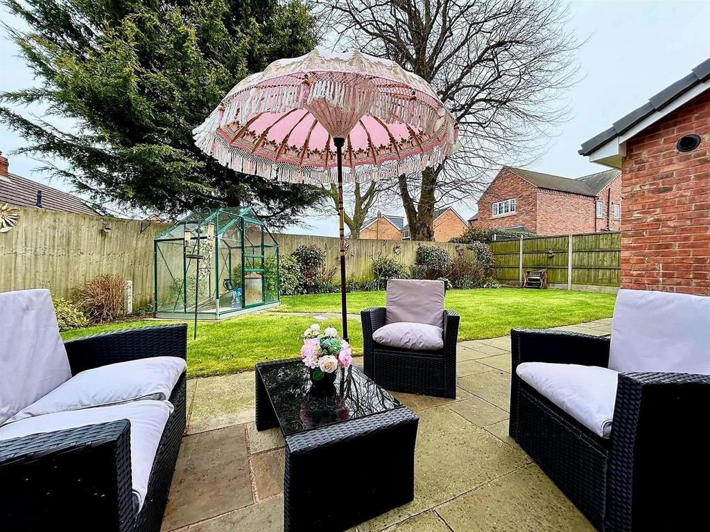 Garden furniture.jpg