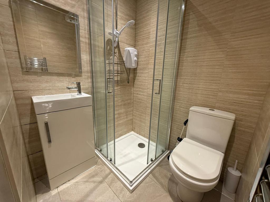 Bathroom (second floor)