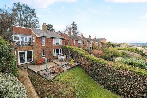 2 Weston Close, Godalming, GU7 2EY