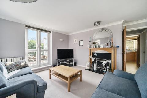 2 Weston Close, Godalming, GU7 2EY
