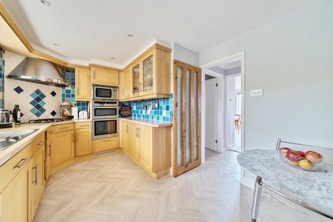 2 Weston Close, Godalming, GU7 2EY