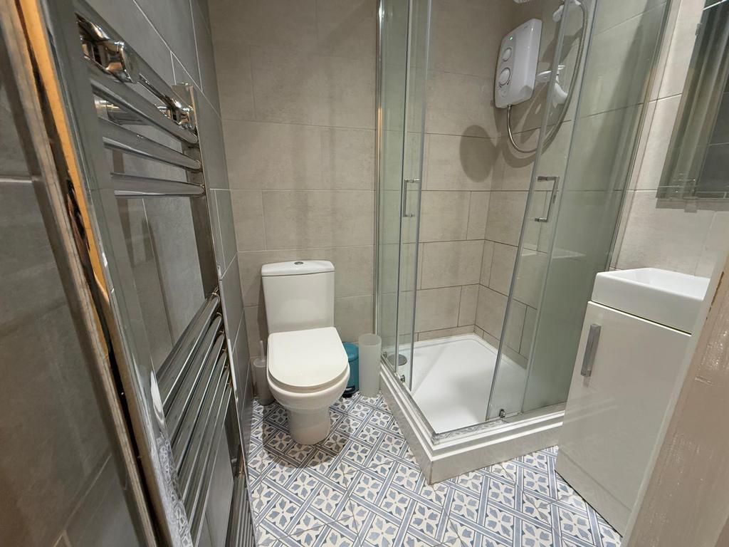 Bathroom (first floor)