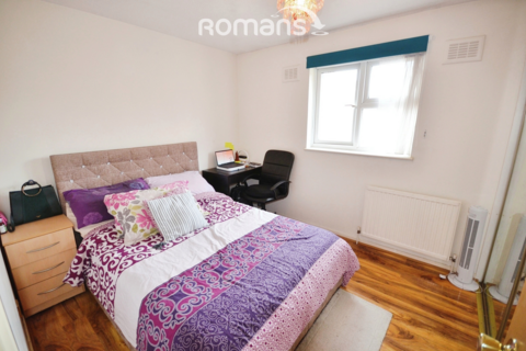 2 bedroom terraced house to rent, Frogmore Close, Slough, SL1