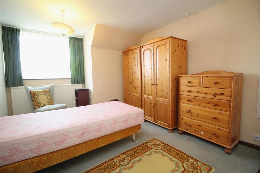 Bedroom 2 .JPG
