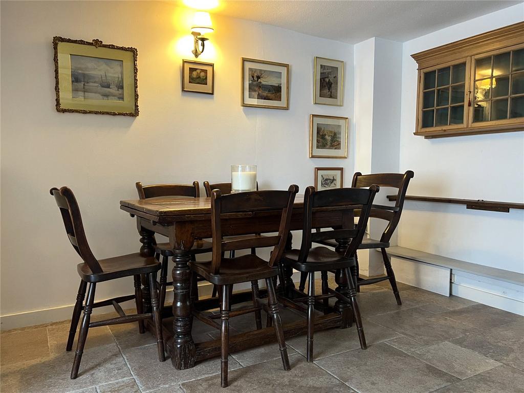 Sitting/Dining