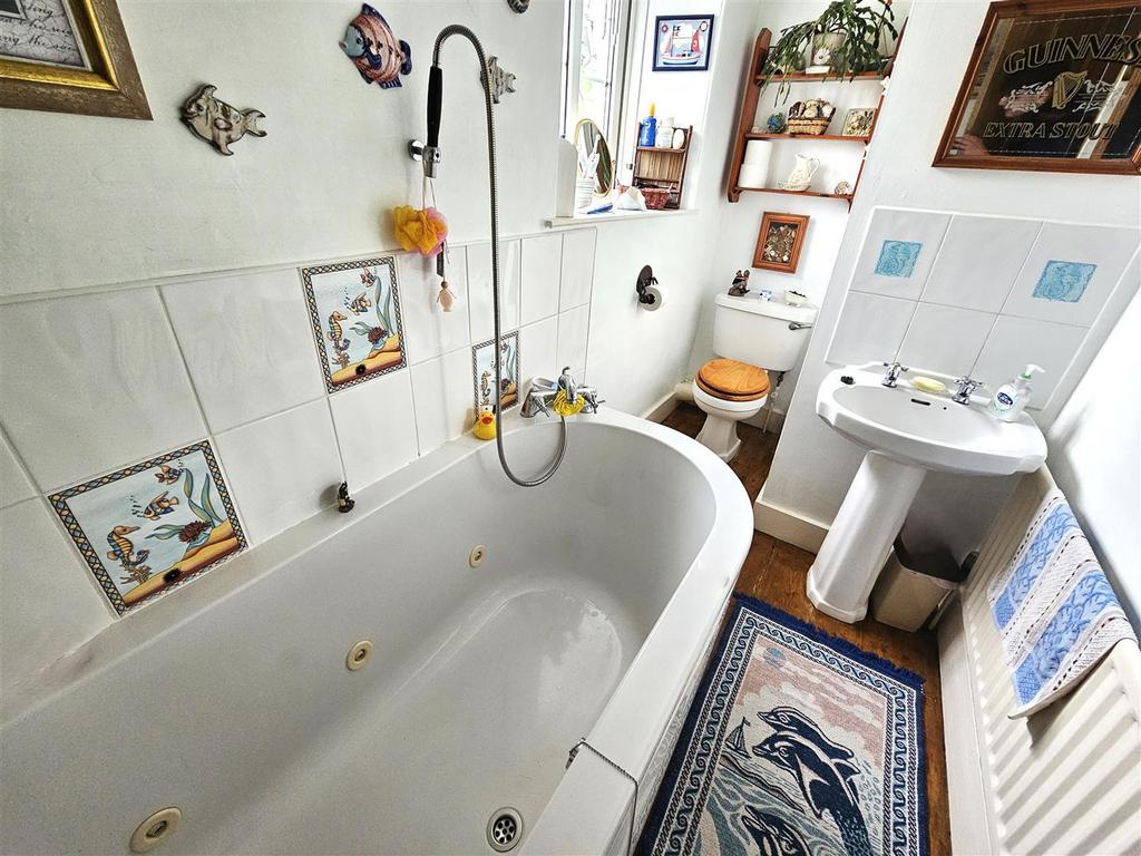 Bathroom.jpg