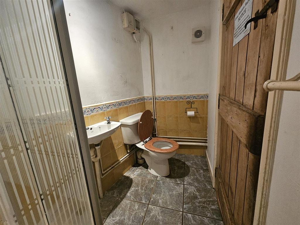Shower Room.jpg