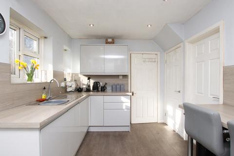 3 bedroom semi-detached house for sale, Heol Pen-y-Parc, Llantrisant, CF72 8DN