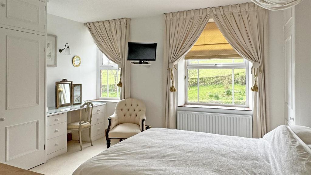 Master Bedroom 2.jpg