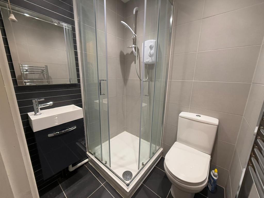 Bathroom (first floor)