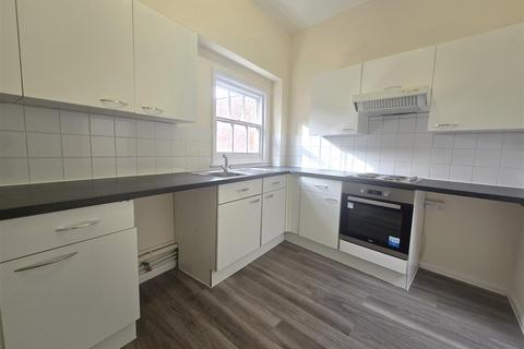 2 bedroom apartment to rent, East Street, Chichester