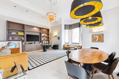 2 bedroom apartment to rent, Cadogan Square, London SW1X