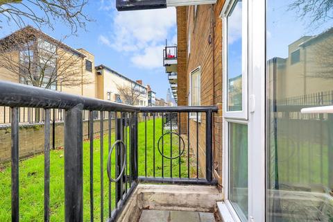 2 bedroom flat for sale, Fanshaw Street, Shoreditch, N1