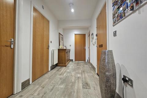 2 bedroom apartment for sale, Foxley Drive, Catherine-De-Barnes, Solihull