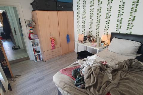 undefined, 2 BED FLAT for Rent - Flat 3, 25 Minny Street, Cathays, Cardiff. CF24 4ES