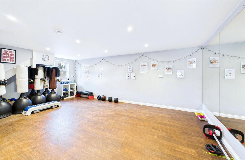 Outbuilding/Gym