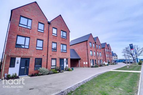 4 bedroom townhouse to rent, Smith Crescent, Chelmsford