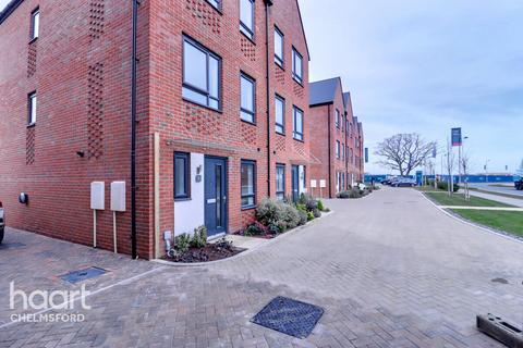 4 bedroom townhouse to rent, Smith Crescent, Chelmsford