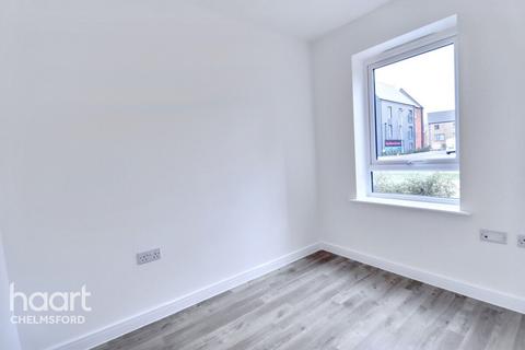 4 bedroom townhouse to rent, Smith Crescent, Chelmsford
