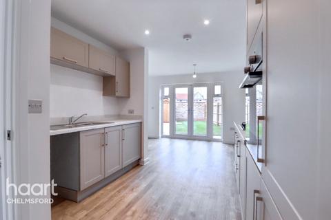 4 bedroom townhouse to rent, Smith Crescent, Chelmsford