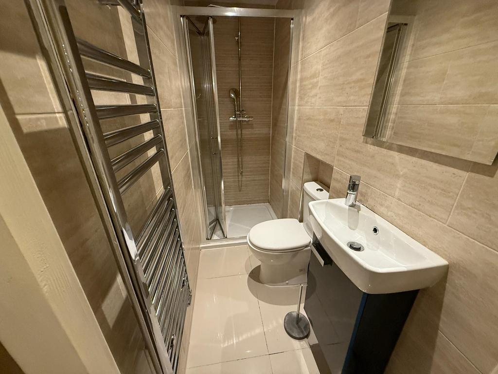 Bathroom (first floor)