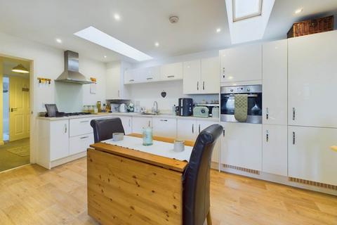 2 bedroom coach house to rent, Newton Avenue, Aylesbury HP18