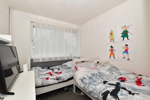 2 bedroom flat for sale, Upton Dene, Sutton SM2
