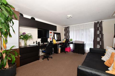 2 bedroom flat for sale, Upton Dene, Sutton SM2