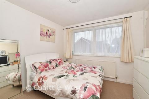2 bedroom flat for sale, Upton Dene, Sutton SM2