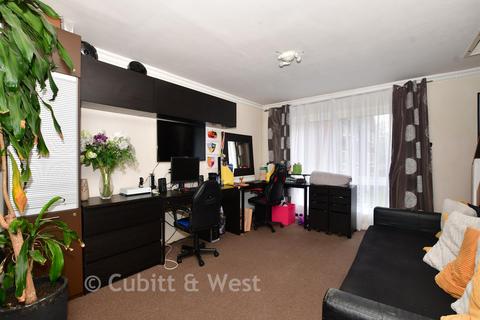 2 bedroom flat for sale, Upton Dene, Sutton SM2