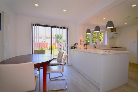 4 bedroom detached house for sale, Mallard Drive, Leicester