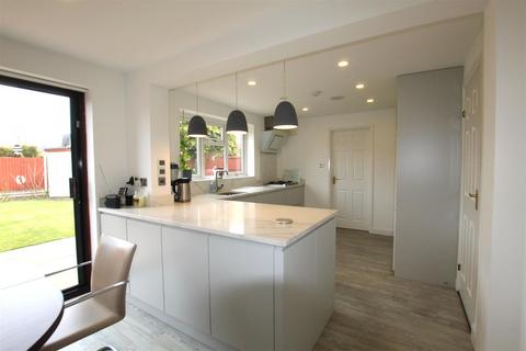 4 bedroom detached house for sale, Mallard Drive, Leicester